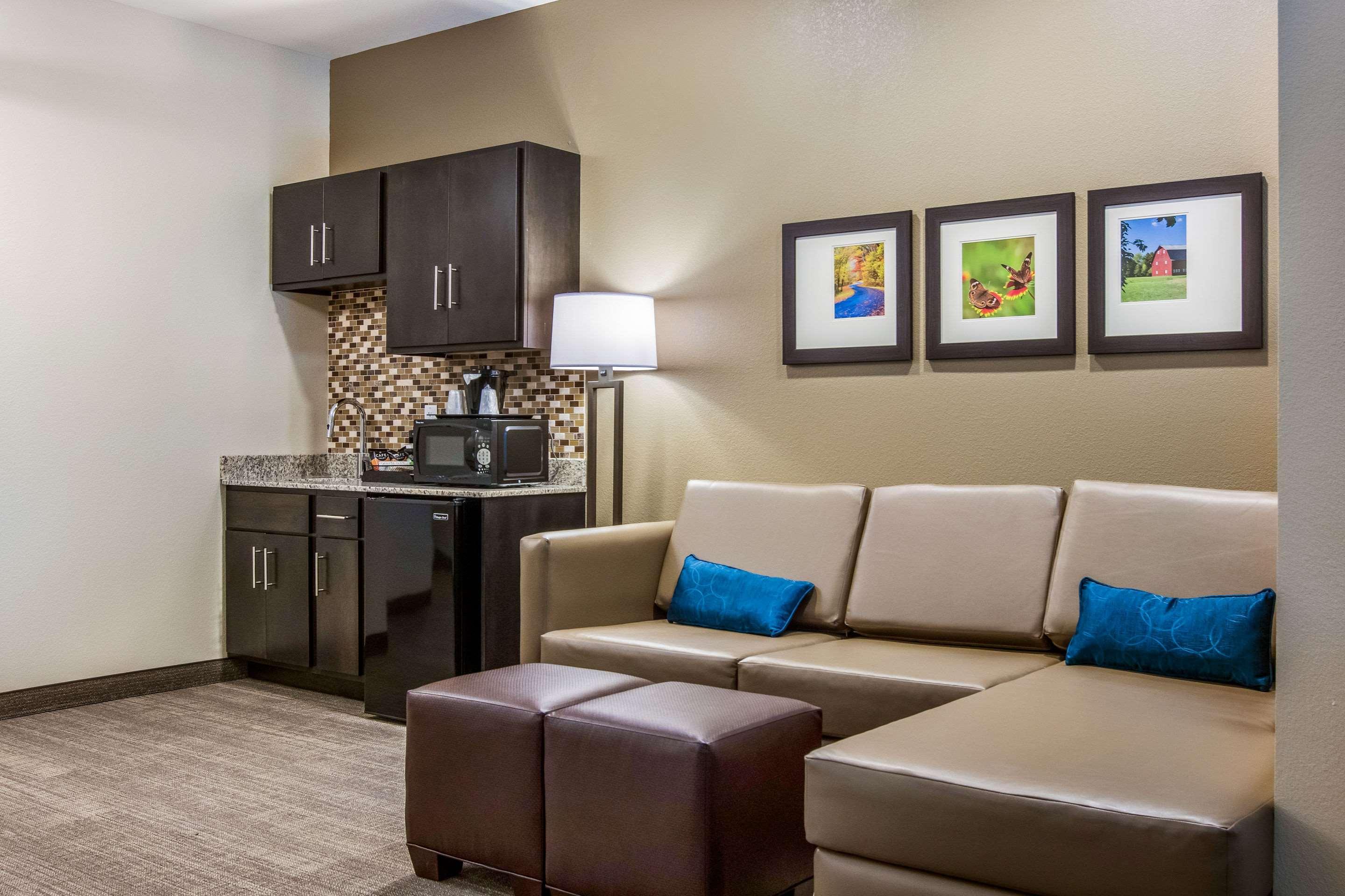 Comfort Suites Wooster Near University Campus Экстерьер фото